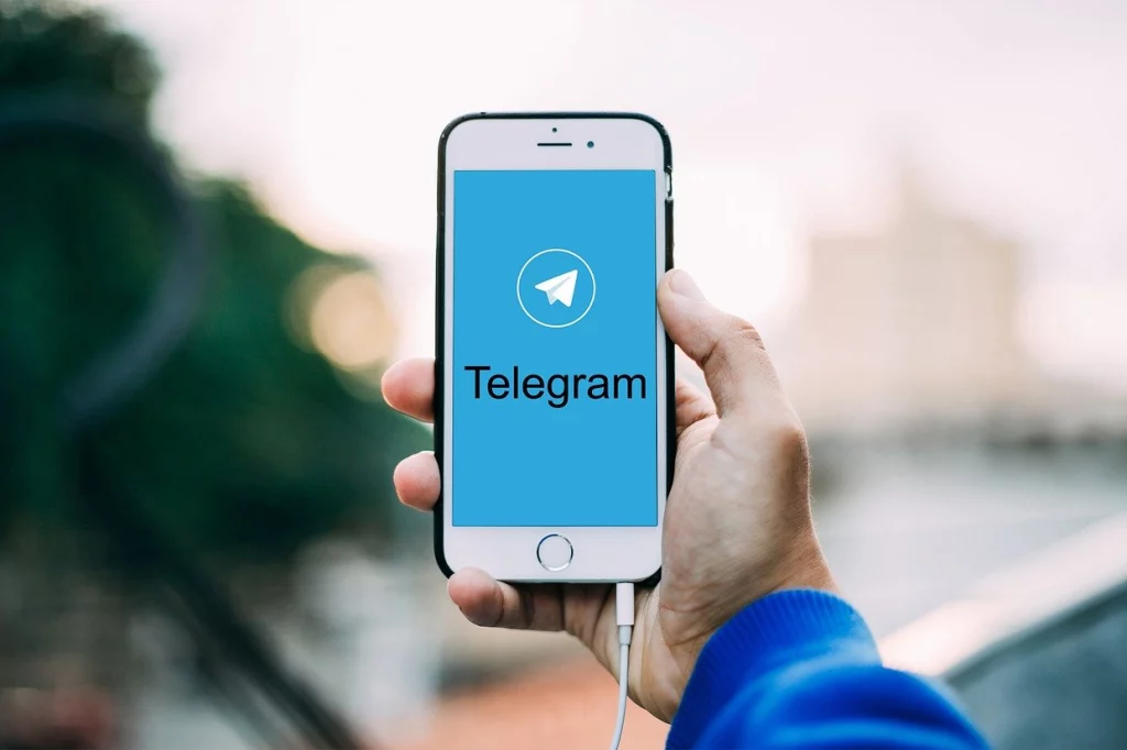 apa itu bot telegram