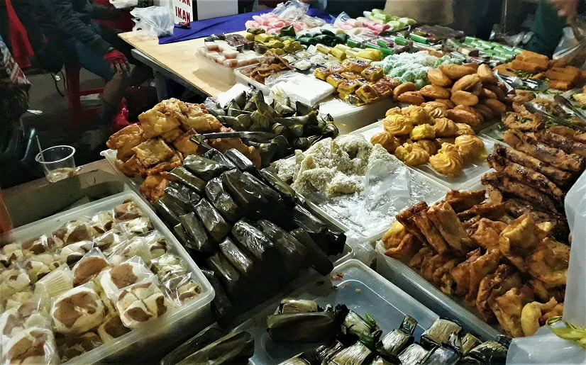 jualan makanan di pasar